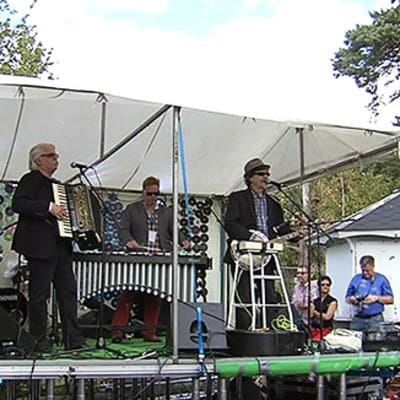 M.A. Numminen ja Pedro Hietanen esiintymässä Ilmiö-festivaaleilla.