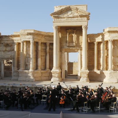 Den ryska Mariinskijteaterns orkester höll en konsert i den romerska amfiteatern i Palmyra i maj år 2016 efter att staden hade befriats av ryska styrkor och den syriska armén