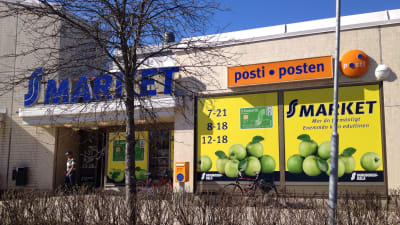 S-market i Pojo med ombudspost.