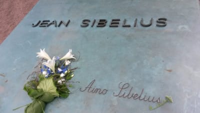 Jean Sibelius gravsten vid Ainola