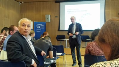 Finlands tidigare utrikesminister, socialdemokraten Erkki Tuomioja, står bakom de syriska flyktingarna och är skeptisk till om ett fredsavtal i Syrien ger resultat.