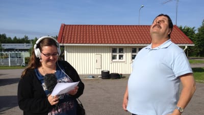 Radio Vega Östnylands Hanna Othman intervjuar synskadade Kenneth Ekholm