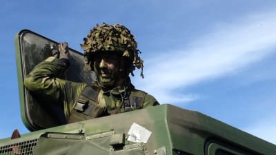 Försvarsmakten i Sverige rustar upp på Gotland.