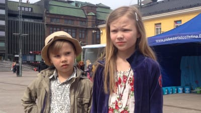 Isak och Vera Meriläinen på Narinken i Helsingfors