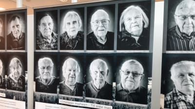 Fotografierna på utställningen Viimeiseen mieheen, till siste man på Riksdagsbiblioteket.