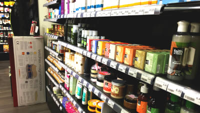 Hälsokost i butikskedjan Life i Helsingfors.