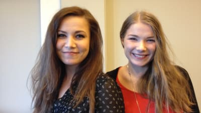 Julia Korander och Julia Hellén, skådespelare i filmen Lola uppochner