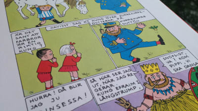 En sida ur bilderboken Pippi håller kalas där Pippis pappa presenterar sig som kung