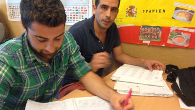 Bassel Korkis och Mazen Hallak kom från Syrien för att bosätta sig hos släktingar och vänner i Södertälje.