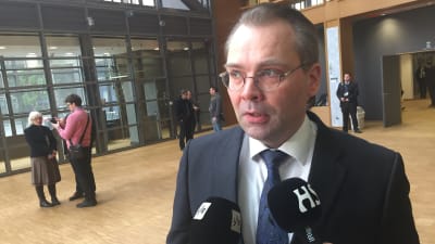 Försvarsminister Jussi Niinistö