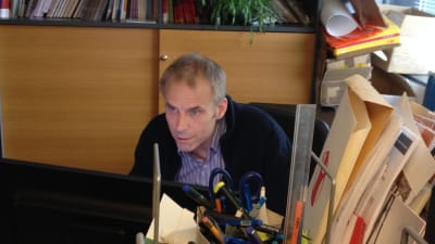 Max Holm är informatör för Rädda Barnen i Finland