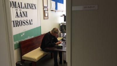 Grundaren Tapio Reini i SSS-radions lokaliteter i Tallinn.