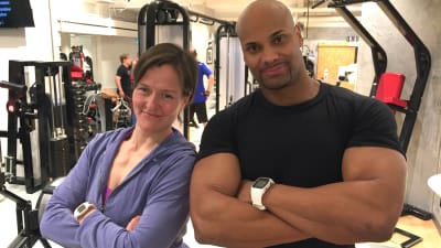 Maria Knuts och personliga tränaren Jucci Hellström poserar
