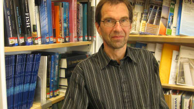 Tom Wiklund är specialforskare i akvatisk patobiologi. 