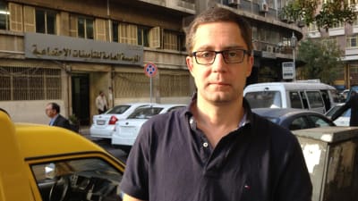 Redaktör Antti Kuronen på en gata någonstans i Syrien.