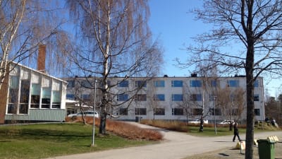 Donnerska skolan och svenska gymnasiet i Karleby.