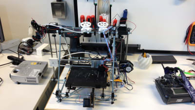 Plastdelarna till den här 3D-printern har printats av en annan 3D-printer på Technobotnia..