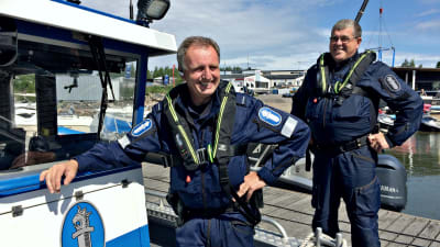 Michael Vaenerborg och Jon Ahlberg jobbar över midsommaren.