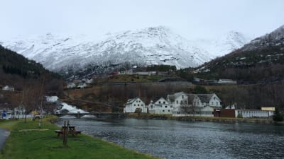 Byn Hellesylt i västra Norge