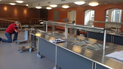 Den nyrenoverade matsalen tas snart i bruk i Karis svenska högstadium.
