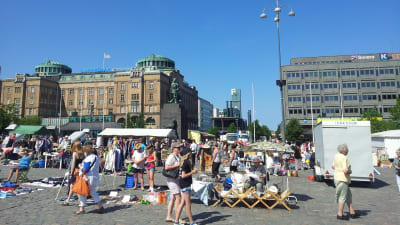 Folk på Vasa torg.