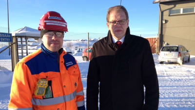 Talvivaaras informationschef Olli-Pekka Nissinen och Sotkamos kommundirektör Petri Kauppinen