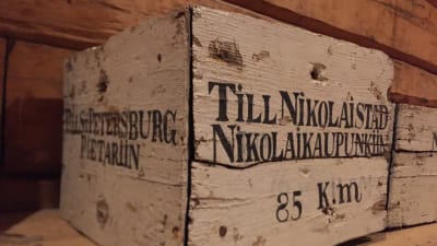 Fina föremål i Närpes apoteksmuseum.