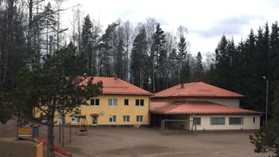 Den finskspråkiga skolan Päivärinteen koulu i Sjundeå