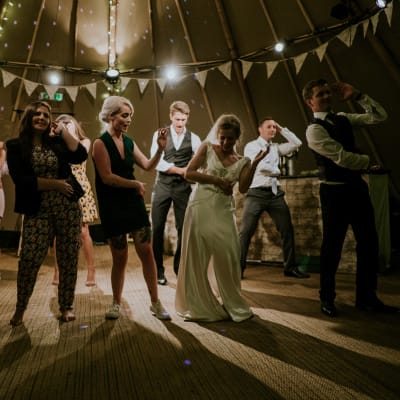 Dans på ett bröllop i Wales.