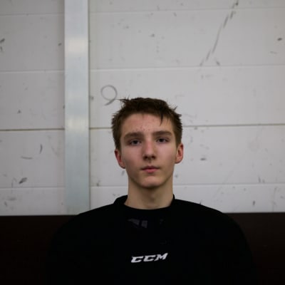 Ukrainasta tullut Viktor harrastaa jääkiekkoa ja pääsi pelaamaan Oulun kärppiin jääkiekkoa. 