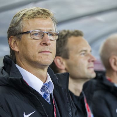 Markku Kanerva tränar Finlands fotbollsherrar.