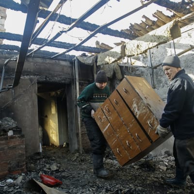 Pommituksen tuhoja Donetskin lähellä Itä-Ukrainassa