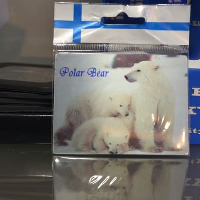Isbjörnsmagnet i souveniraffär i Helsingfors.