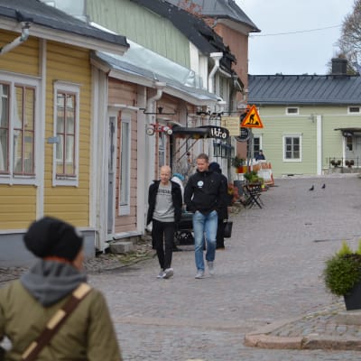 En gata i gamla stan i Borgå