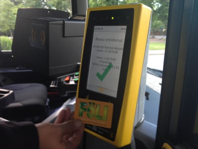 Den nya biljettläsaren i Åbos bussar.