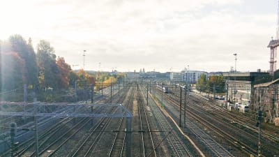 Helsingfors centrum sett från norr längs med järnvägen.