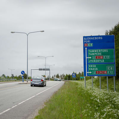 Riksväg 8 i Vikby.