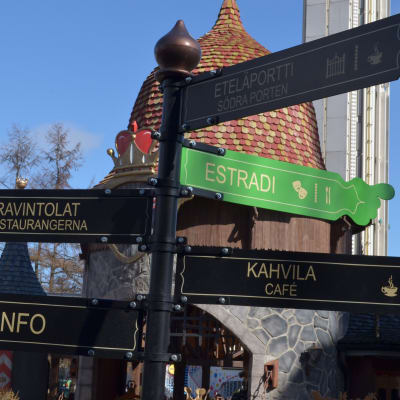 Borgbacken har äntligen skyltar på svenska