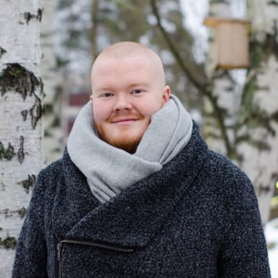 Tobias Sjöman i vinterjacka.