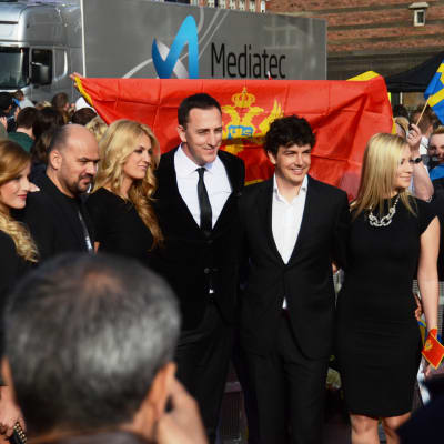 Sergei Cetkovic och Montenegros delegation på röda mattan.
