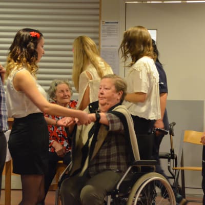 Det ordnades en bal för äldre i Borgå