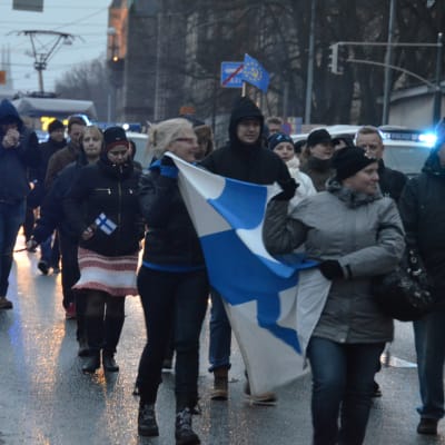Rörelsen Rajat Kiinni demonstrerar i Helsingors