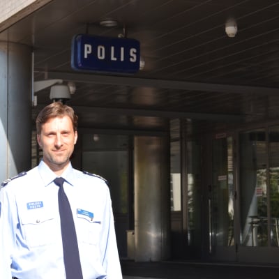 Kommissarie Jarmo Heinonen vid Helsingforspolisen.