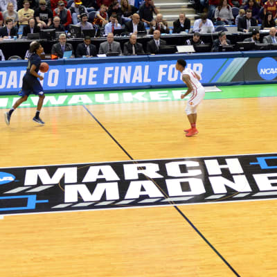 March Madness är en stor universitetsserie i basket.