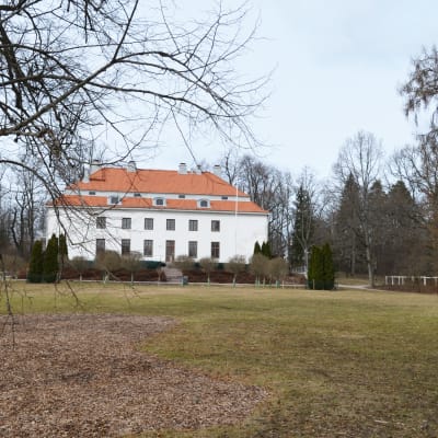 träskända gård, huvudbyggnaden