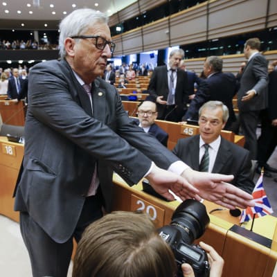 EU-kommissionens ordförande Jean-Claude Juncker och Ukipledaren Nigel Farages i EU-parlamentet