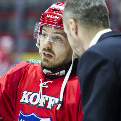 Tomas Zaborsky vilar ut under en sekvens i finalserien mot Tappara 2016.