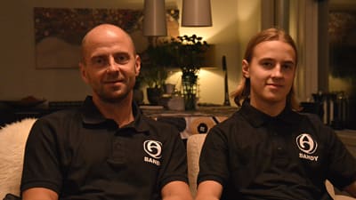 Sami Laakkonen och Akseli Laakkonen sitter bredvid varandra