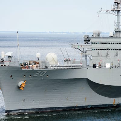 USS Mount Whitney vid Polens kust.