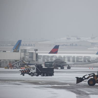 Snöoväder på flygplats i Tennessee